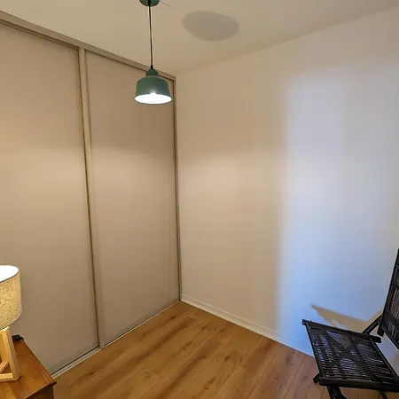 Apartment Centre: Beau T2 53m² Avec Terrasse, Parking, Ascenseur, Proche Et Commerces - Fr-1-420-93 Arcachon