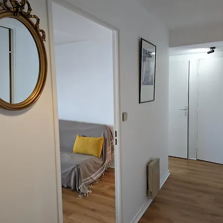 Apartment Centre: Beau T2 53m² Avec Terrasse, Parking, Ascenseur, Proche Et Commerces - Fr-1-420-93 *