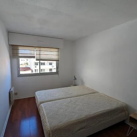 Centre: Beau T2 53m² Avec Terrasse, Parking, Ascenseur, Proche Et Commerces - Fr-1-420-93 Апартаменты