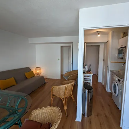 Centre: Beau T2 53m² Avec Terrasse, Parking, Ascenseur, Proche Et Commerces - Fr-1-420-93 Lägenhet