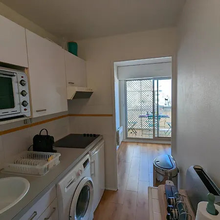 Apartment Centre: Beau T2 53m² Avec Terrasse, Parking, Ascenseur, Proche Et Commerces - Fr-1-420-93 Arcachon