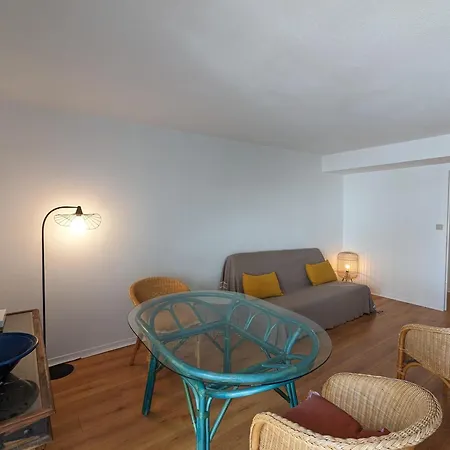 Centre: Beau T2 53m² Avec Terrasse, Parking, Ascenseur, Proche Et Commerces - Fr-1-420-93 Апартаменты *