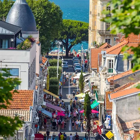 Centre: Beau T2 53m² Avec Terrasse, Parking, Ascenseur, Proche Et Commerces - Fr-1-420-93 * Аркашон