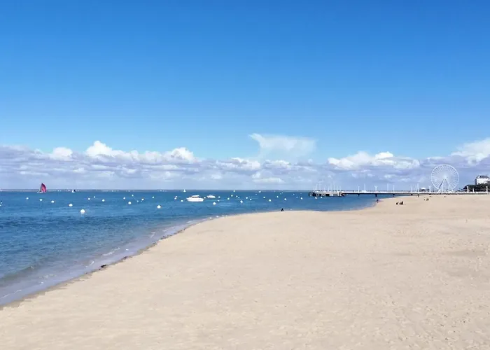 Centre: Beau T2 53m² Avec Terrasse, Parking, Ascenseur, Proche Et Commerces - Fr-1-420-93 アパート アルカション