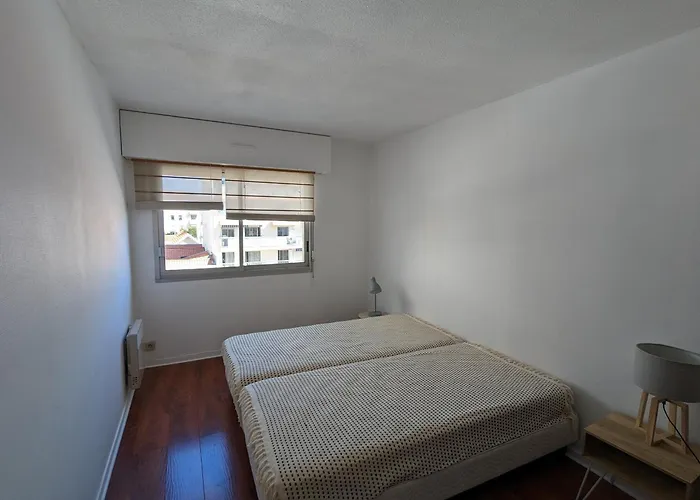 Centre: Beau T2 53m² Avec Terrasse, Parking, Ascenseur, Proche Et Commerces - Fr-1-420-93 アパート