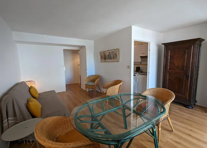 Centre: Beau T2 53m² Avec Terrasse, Parking, Ascenseur, Proche Et Commerces - Fr-1-420-93 * アルカション