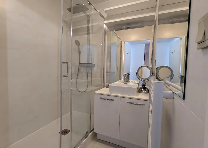 アパート Centre: Beau T2 53m² Avec Terrasse, Parking, Ascenseur, Proche Et Commerces - Fr-1-420-93 アルカション